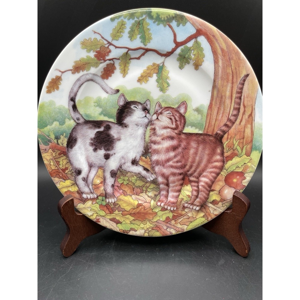 St. Martin  Limoges Decorative Collector Plate playful cats 7 1/2"‎